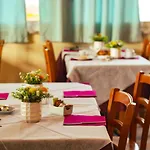 Garden מלון